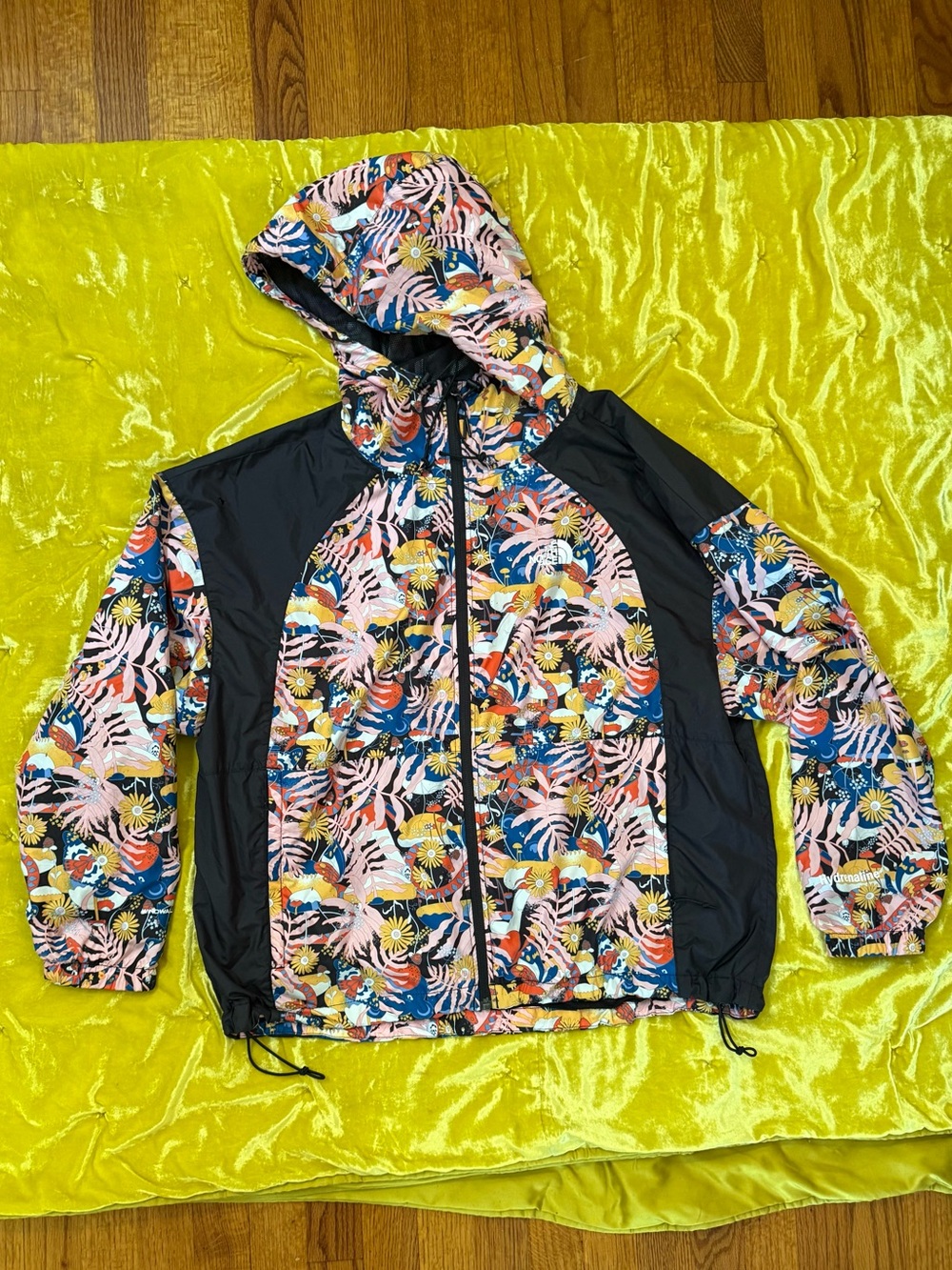 The North Face- Hydrenaline 2000-  Windbreaker Jacket. XL
